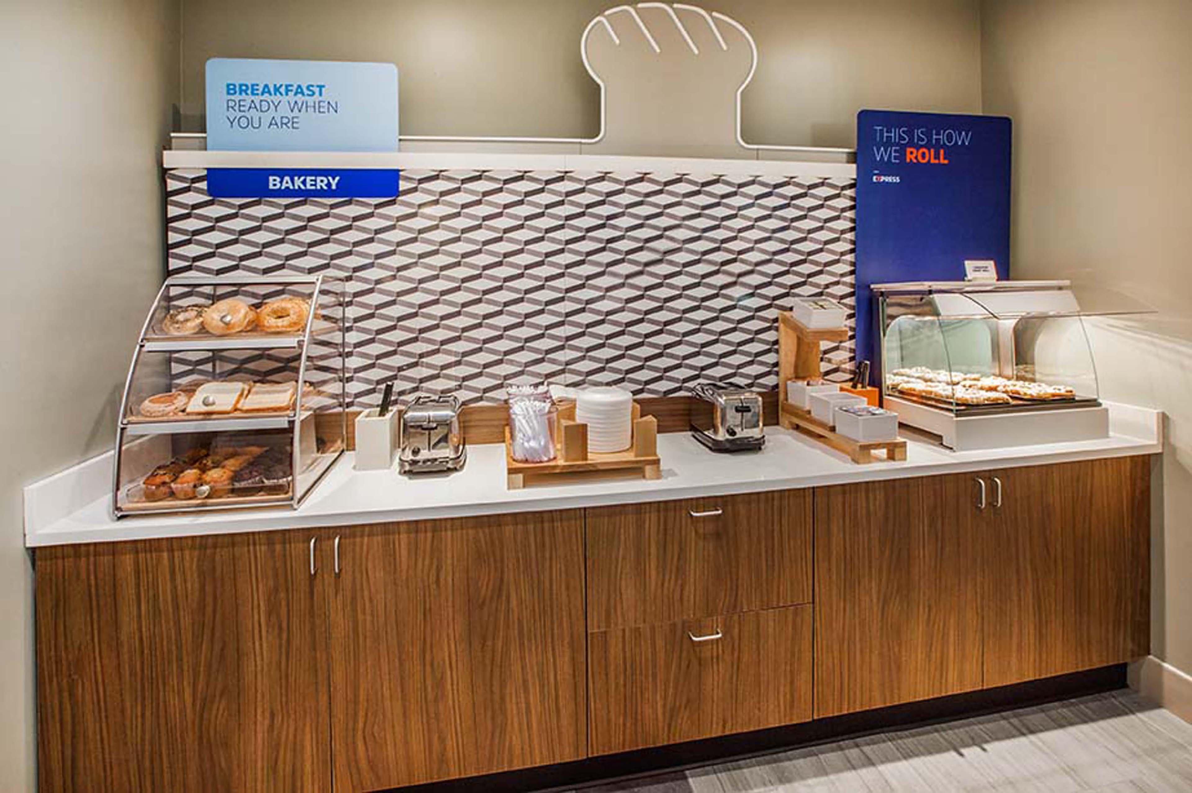 Holiday Inn Express Hotels- Hampton By Ihg Exterior foto