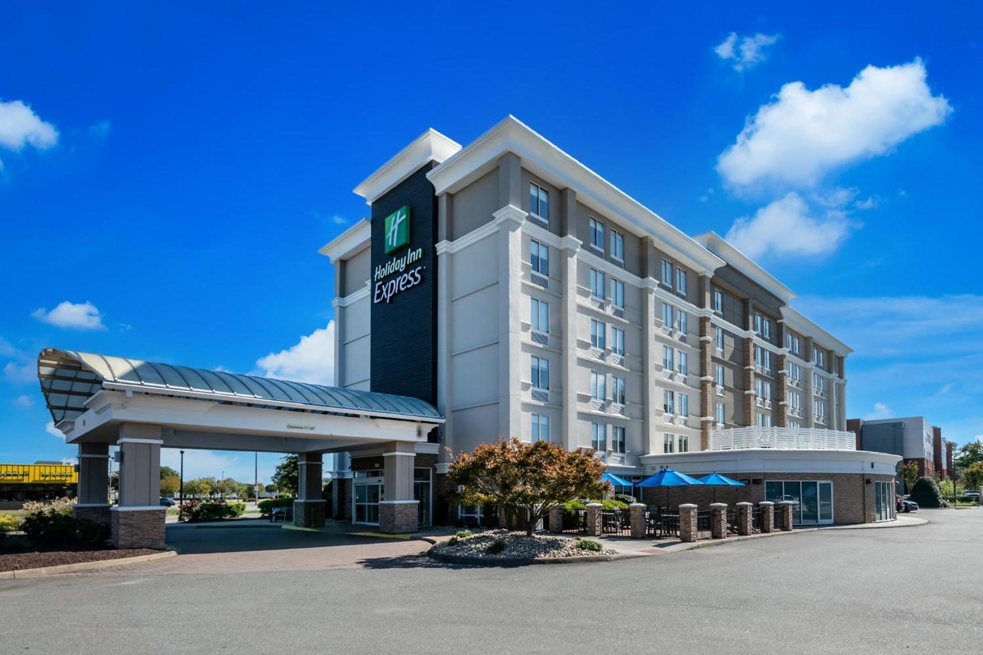 Holiday Inn Express Hotels- Hampton By Ihg Exterior foto
